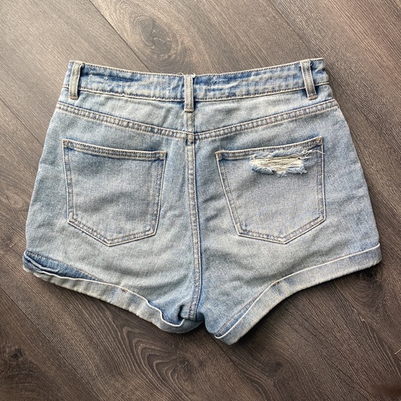 Bullhead Distressed Mom Short - Picture 2 of 4